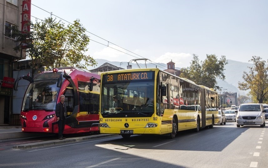 Burulaş, ulaşıma yaptığı zamlı tarifeleri açıkladı. 26 lira olan tam