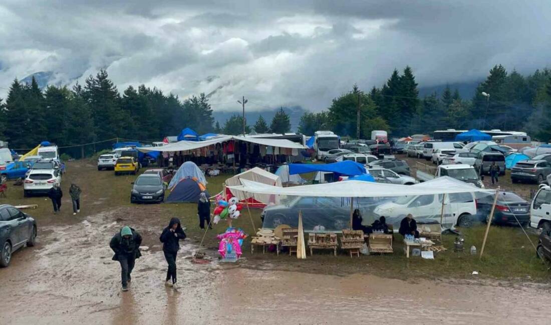 Artvin’de düzenlenen 44. Kafkasör Kültür ve Sanat Festivali’nde geceyi çadırda