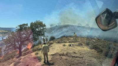Çanakkale’nin Ayvacık ilçesinde makilik alanda çıkan yangını kontrol altına almak