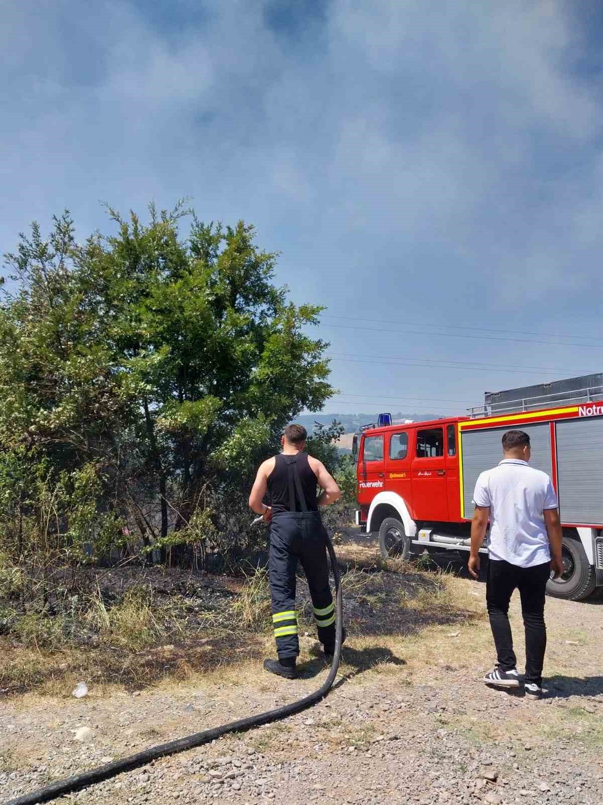 Zonguldak’ın Çaycuma ilçesine bağlı Dereköseler Köyü’nde ormanlık alanda çıkan yangın