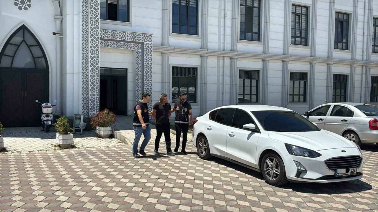 Kocaeli’nin Çayırova ilçesinde tartıştığı şahsı bıçaklayarak öldüren zanlı tutuklandı. Olay,