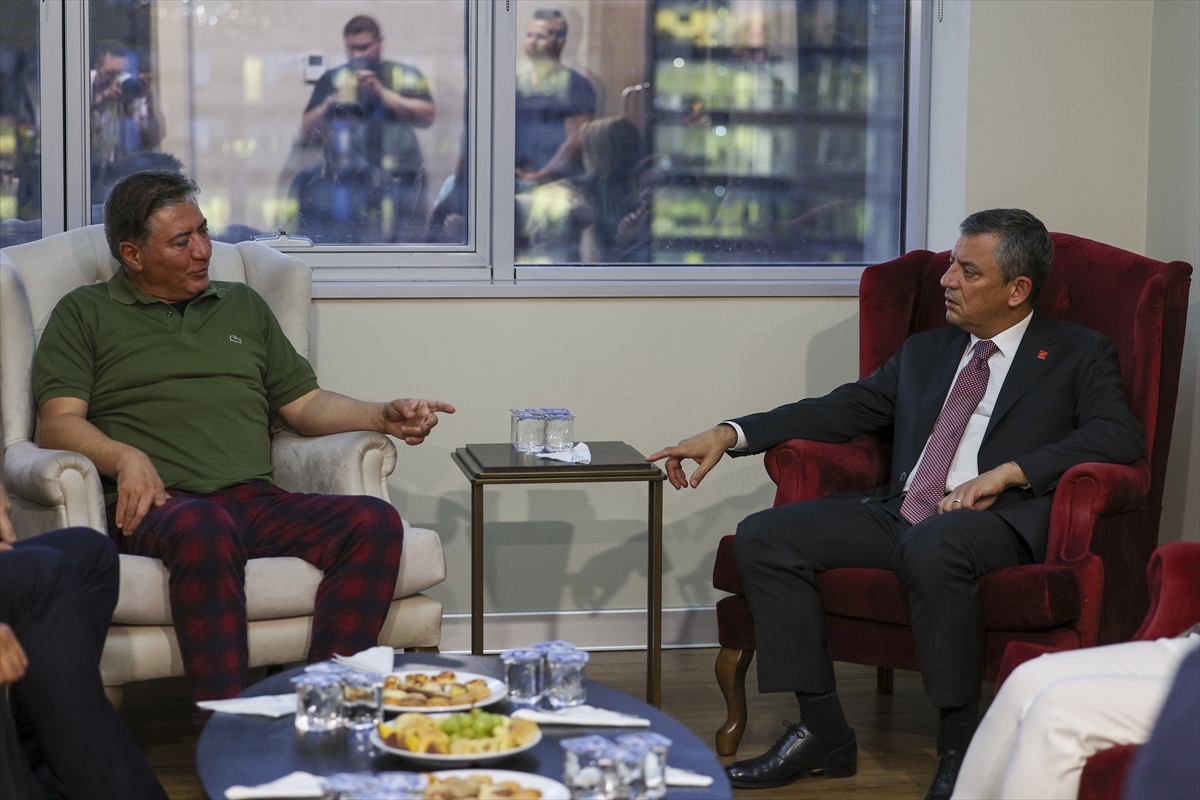 ANKARA (AA) – CHP Genel Başkanı Özgür Özel, Adıyaman’daki konuşmasının
