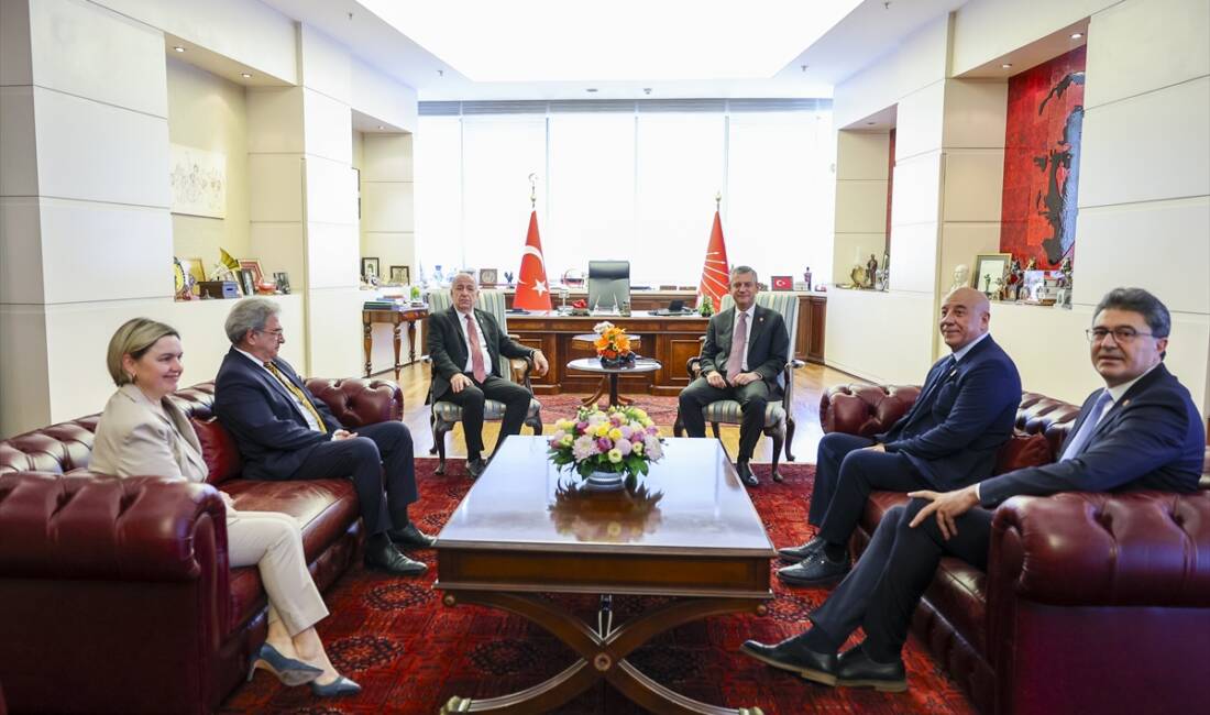 - "(Muhittin Böcek'in tutuklanması) Antalya'ya, Antalyalı turizmciye, Antalyalı esnafa, Antalyalının