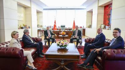 - "(Muhittin Böcek'in tutuklanması) Antalya'ya, Antalyalı turizmciye, Antalyalı esnafa, Antalyalının