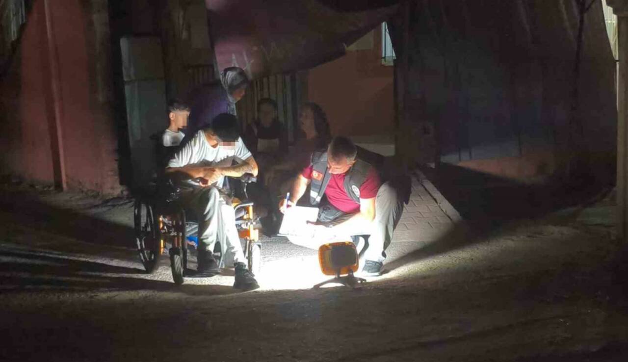 Antalya’da bir kişi alacaklı olduğunu iddia ettiği engelli gençle çıkan