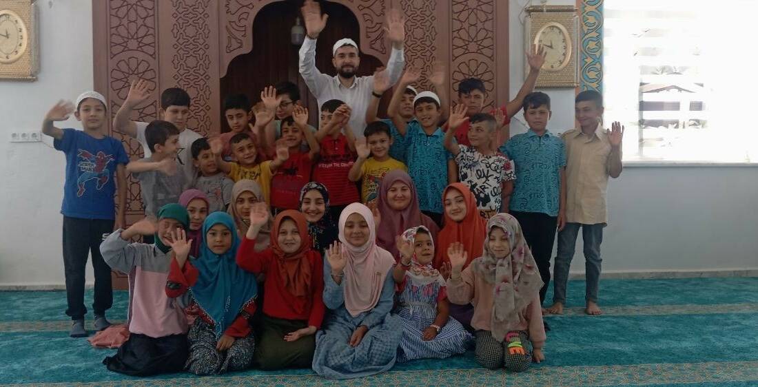 Kilis’in Musabeyli ilçesinde çocuklar, tarla ve hayvan işlerinden kalan zamanlarını