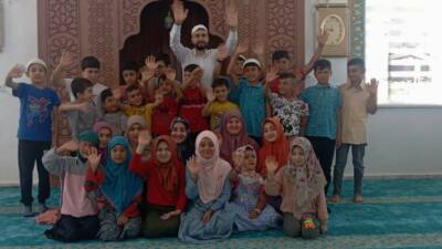 Kilis’in Musabeyli ilçesinde çocuklar, tarla ve hayvan işlerinden kalan zamanlarını