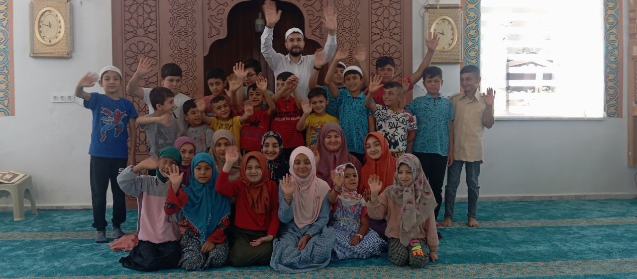 Kilis’in Musabeyli ilçesinde çocuklar, tarla ve hayvan işlerinden kalan zamanlarını