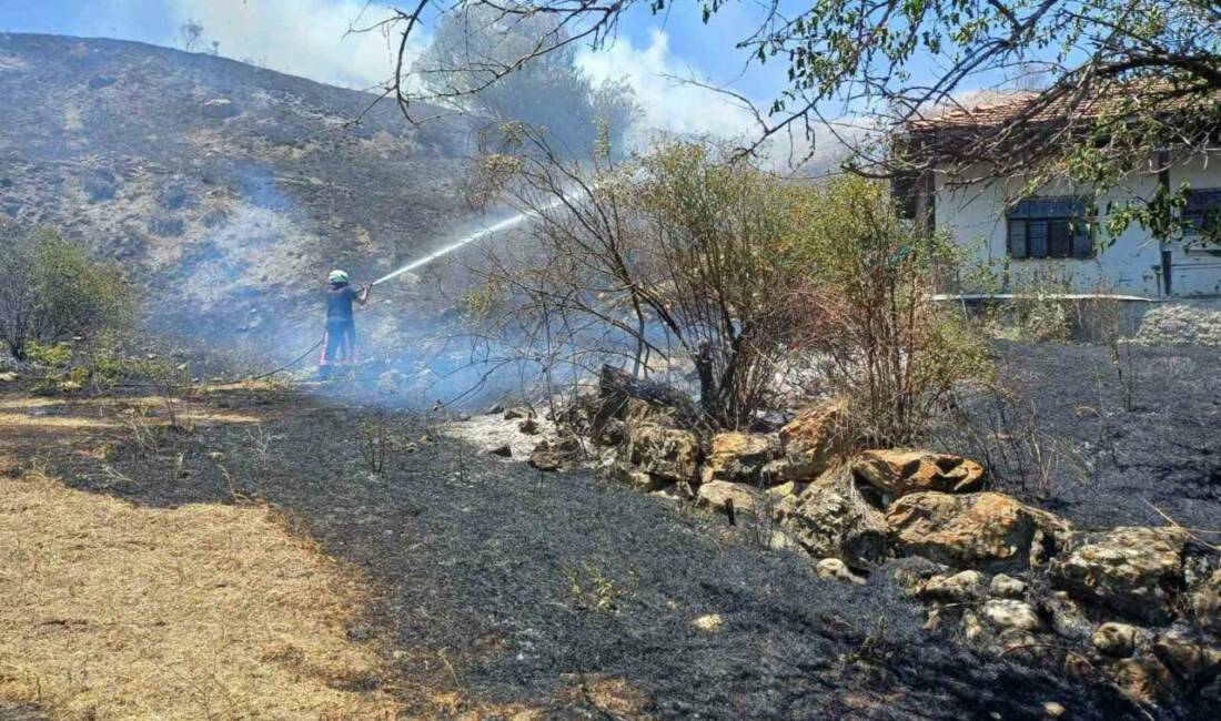 Çorum’un Alaca ilçesine otluk alanda çıkan yangın, itfaiye ekiplerinin müdahalesiyle