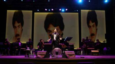 DEMOT Fuarının son gününde sahne alan genç şarkıcı Şahin Kendirci,