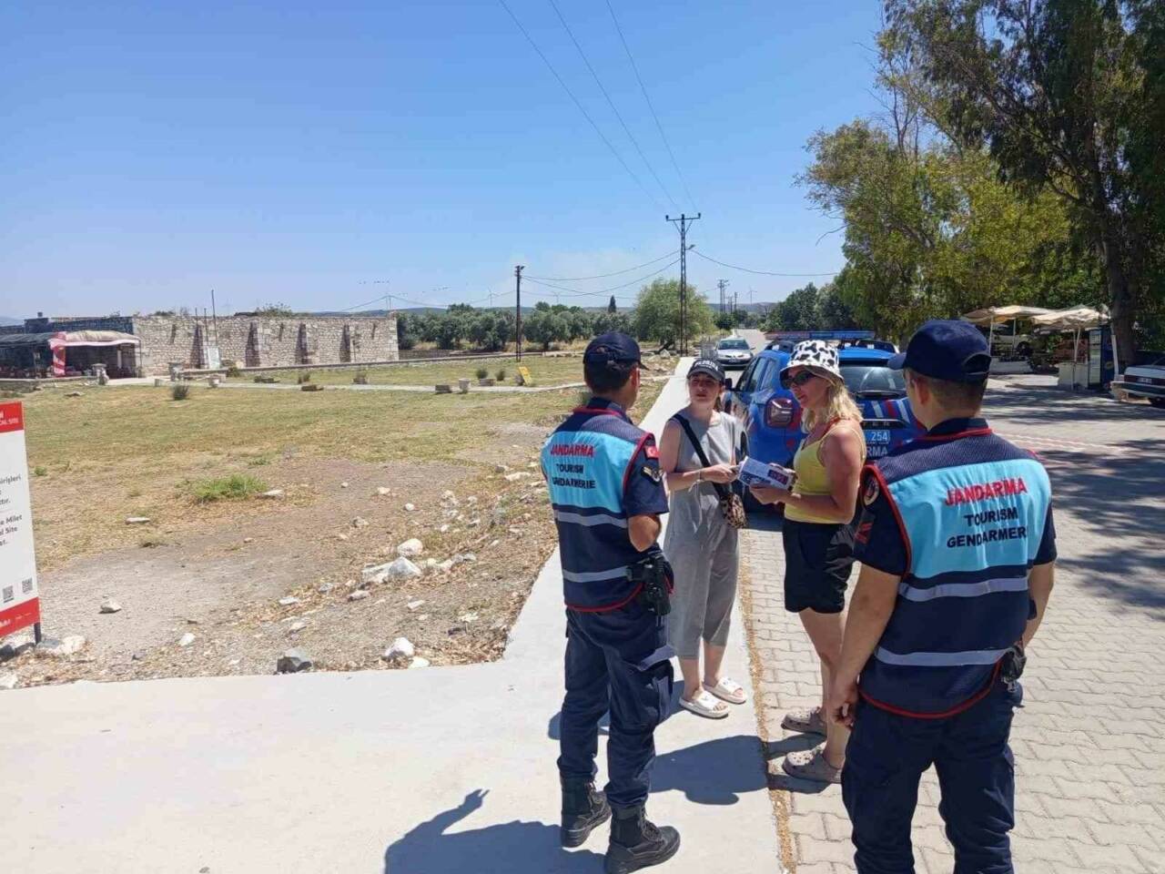 Aydın’ın Didim ilçesinde jandarma ekipleri, kadına yönelik şiddetle mücadele kapsamında