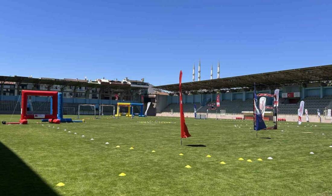 Maltepe’de Türkiye Hava Sporları Federasyonu tarafından düzenlenen ’İnsansız Hava Araçları