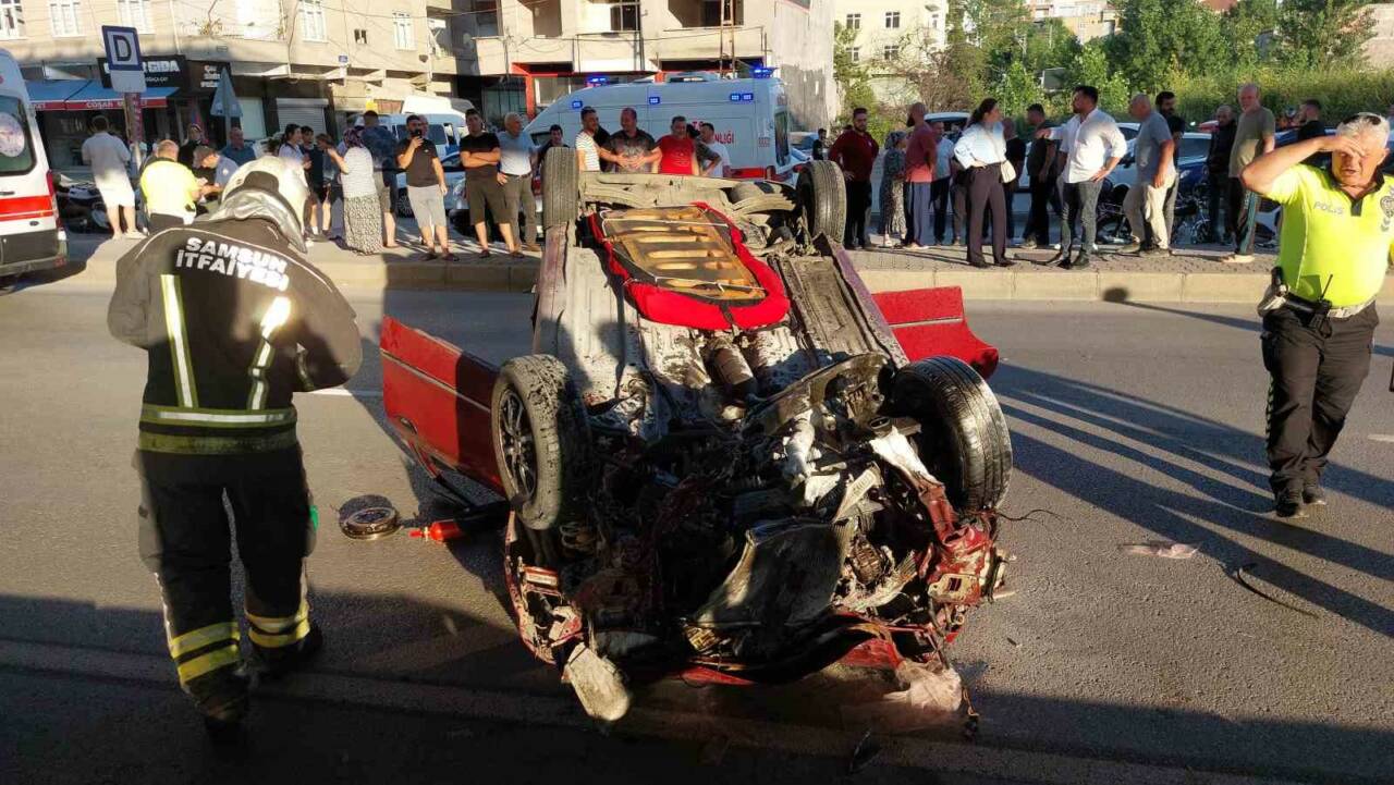 Samsun’da kız evinden gelini alıp düğün salonuna giden konvoyda meydana