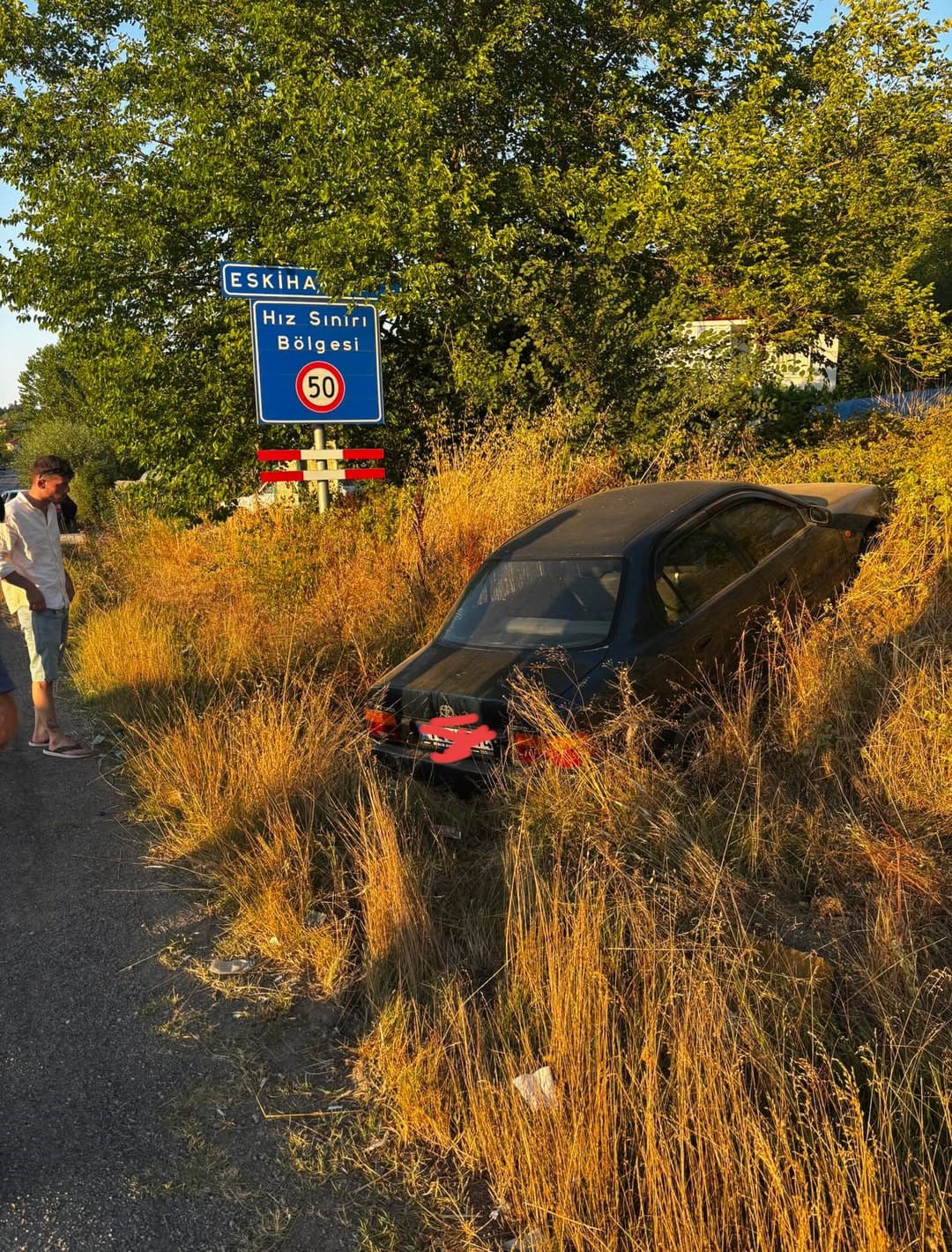 Bartın’da düğün konvoyunda seyir eden bir otomobil yoldan çıktı. Can