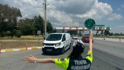 Aydın’da jandarma ekipleri tarafından yapılan yol kontrolünde içerisindekilerin durumundan şüphelenilerek