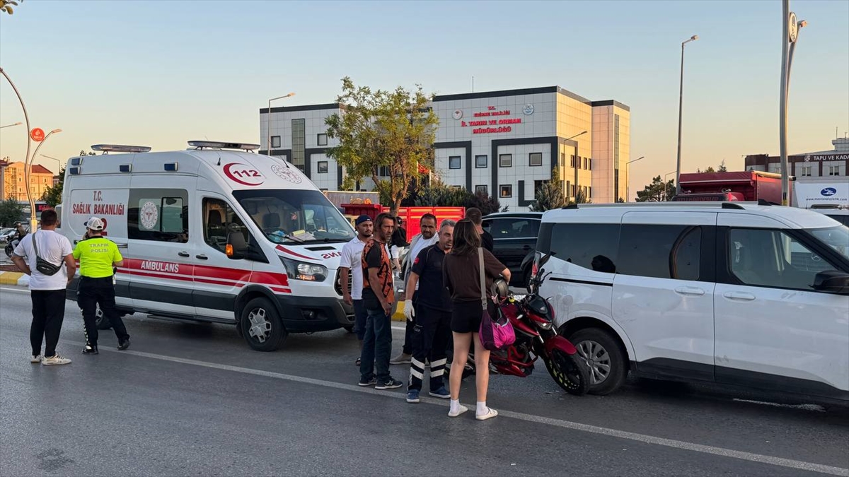 EDİRNE (AA) – Edirne’de motosikletle hafif ticari aracın karıştığı kazada