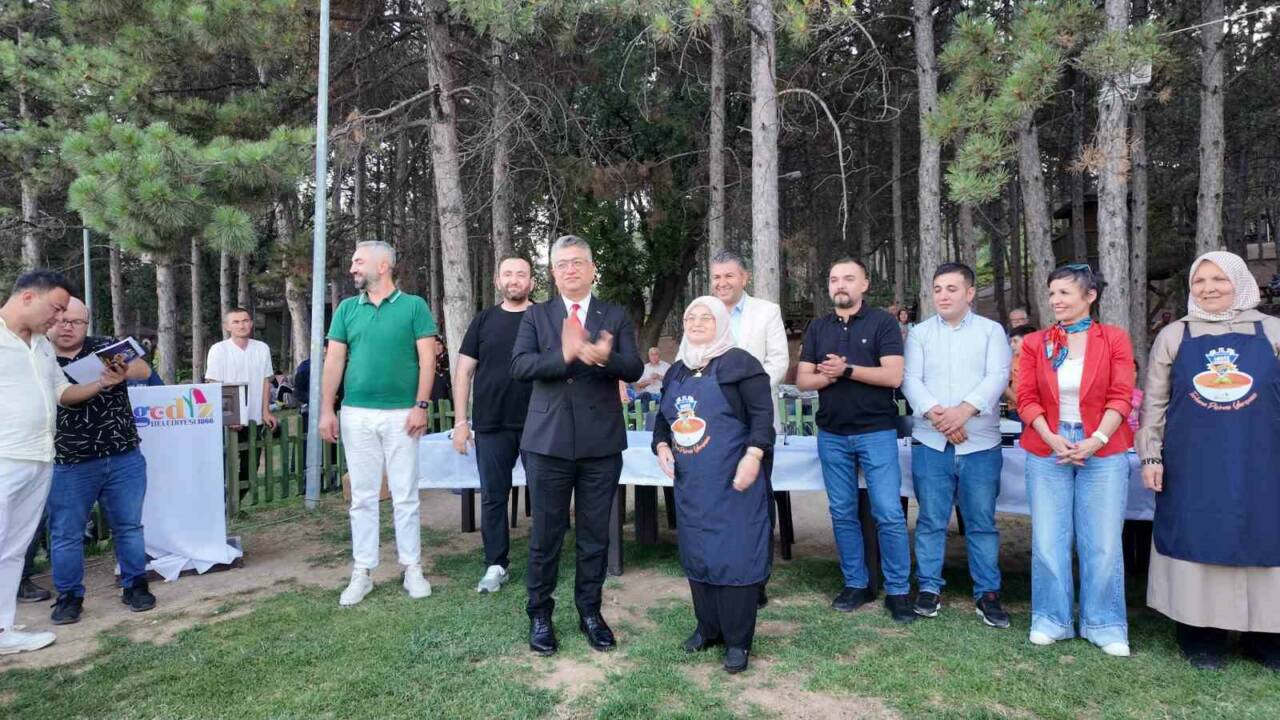 Kütahya’nın Gediz ilçesinde düzenlenen 21. Geleneksel Tarhana Festivali kapsamında gerçekleştirilen