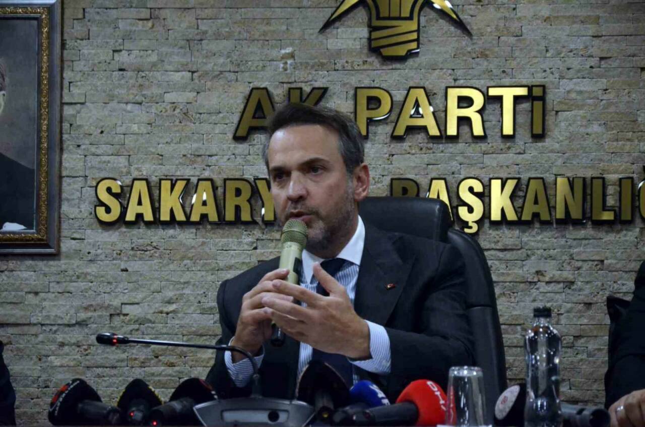 Enerji ve Tabii Kaynaklar Bakanı Alparslan Bayraktar, Sakarya’da katıldığı programlarda