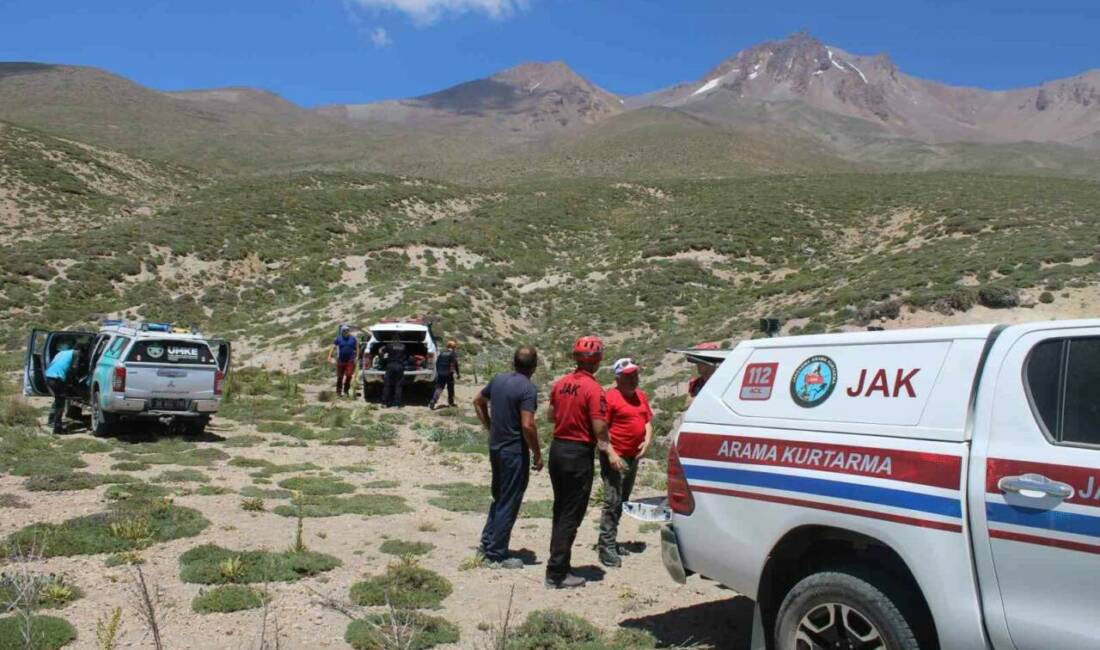 Kayseri’de Erciyes Dağı’nda yürüyüş yaparken üzerlerine kaya düşmesi sonucu yaralanarak