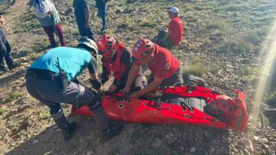 Kayseri’de Erciyes Dağı’nda yürüyüş yaparken üzerlerine kaya düşmesi sonucu yaralanarak