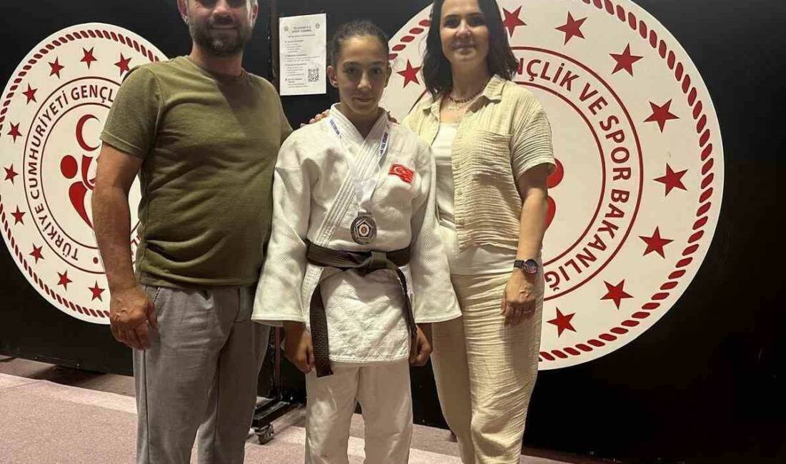 Düzceli Erva Eren Yıldızlar Avrupa Kupası’nda gümüş madalyanın sahibi oldu.