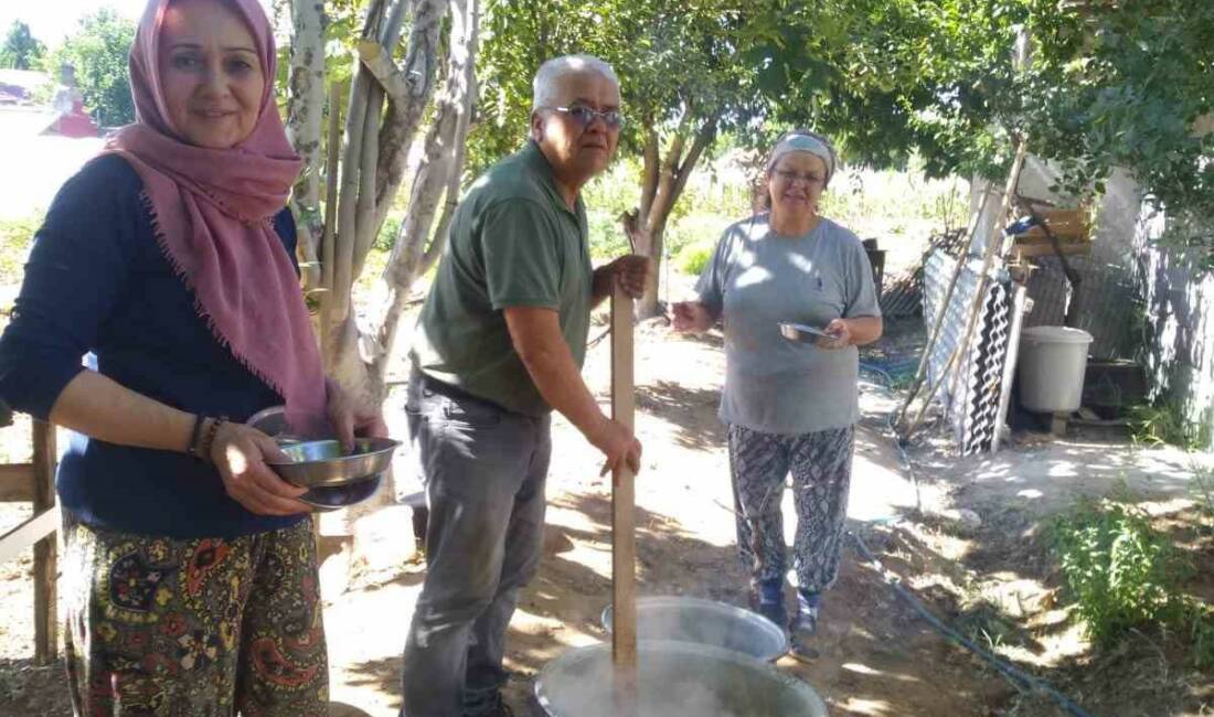 Muharrem ayının simgesi olan aşure, Denizli’nin Acıpayam ilçesinde dualarla ve