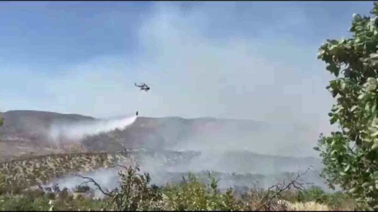 Şırnak’ın Güçlükonak ilçesindeki Gabar Dağı’nda çıkan orman yangını, havadan ve