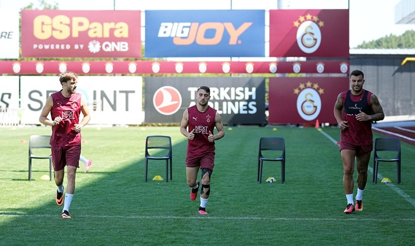 Galatasaray, 2025-2026 sezonu hazırlıklarını bugün yaptığı antrenmanlarla sürdürdü. Kemerburgaz Metin