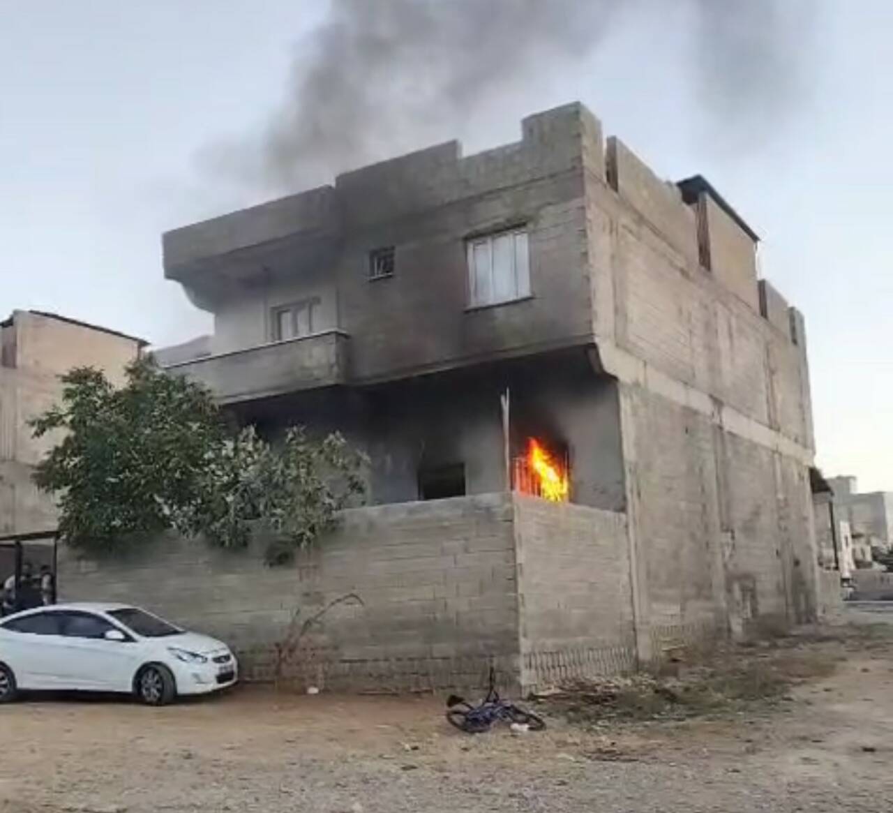 Gaziantep’in Nizip ilçesinde 2 katlı binada yangın çıktı. Yangın, Nizip
