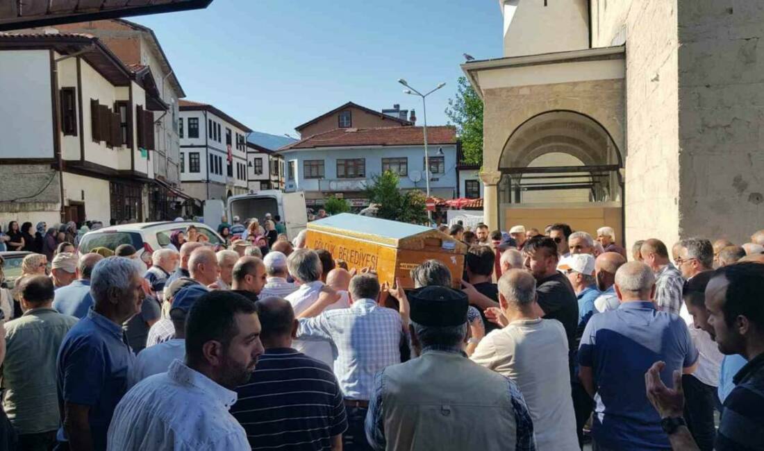 Kocaeli’nde çınar ağacından kopan dalın üzerine düşmesi sonucu hayatını kaybeden