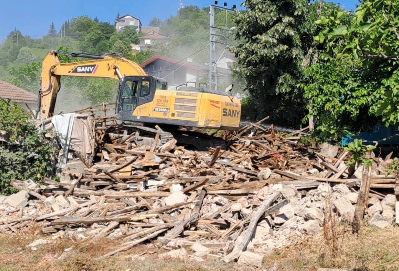Gölcük Belediyesi, ilçede güçlendirmesi yapılmayan orta hasarlı ya da sosyal