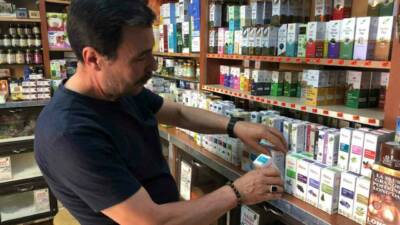 Eskişehirli aktar Metin Ağılönü, güneş kremine alternatif olarak bitkisel yağların