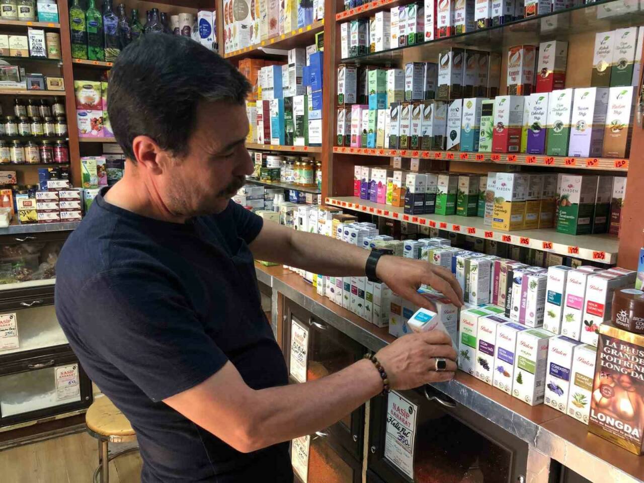 Eskişehirli aktar Metin Ağılönü, güneş kremine alternatif olarak bitkisel yağların