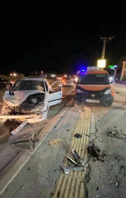 Hatay’ın Arsuz ilçesinde gece saatlerinde meydana gelen trafik kazasında iki