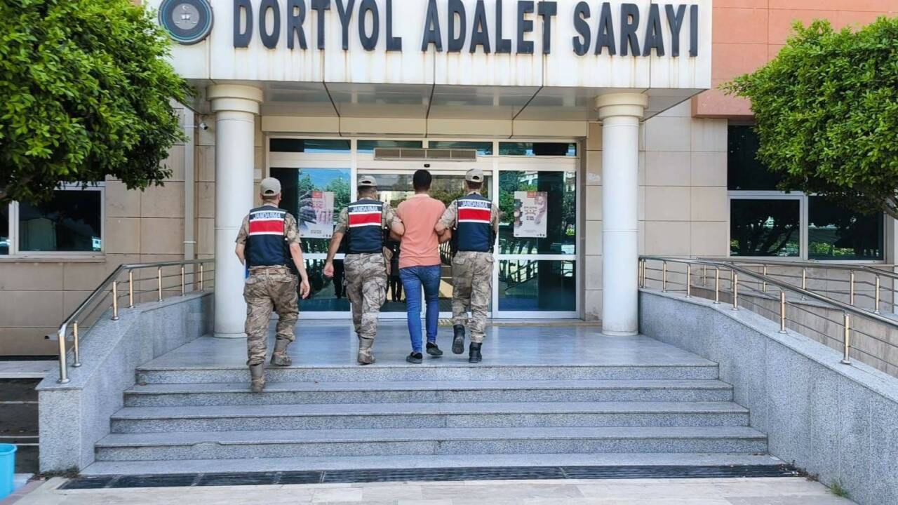 Hatay’ın Dörtyol ilçesinde 26 saatlik çalışmayla kontrol altına alınan orman