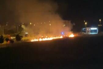 Eskişehir’de havai fişek sebebi ile boş arazideki otların tutuşması sonucunda