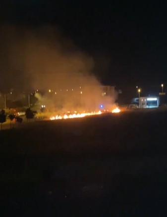 Eskişehir’de havai fişek sebebi ile boş arazideki otların tutuşması sonucunda