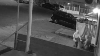 Nevşehir’de bir kişi hırsızlık için gittiği dükkanda önce güvenlik kameralarına,