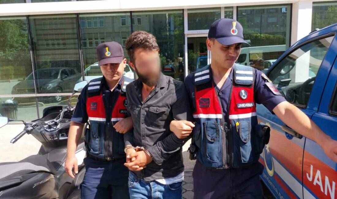 Samsun’da bir kişi, aralarında husumet bulunan şahsı silahla vurmak isterken
