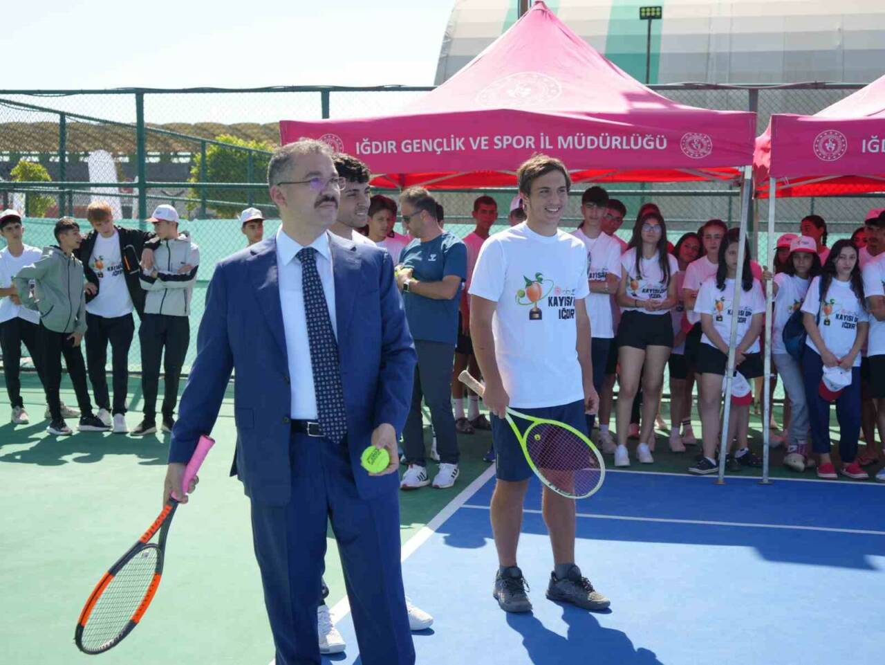 Iğdır’da bu yıl beşincisi düzenlenen Alagöz Holding Kayısı Cup Tenis