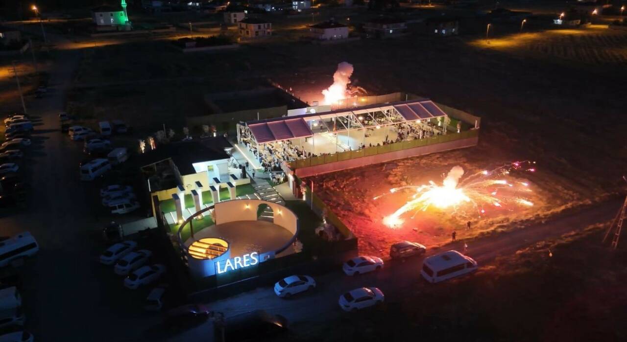 Iğdır’da bir düğün töreninde yanlış yerleştirilen havai fişekler az kalsın