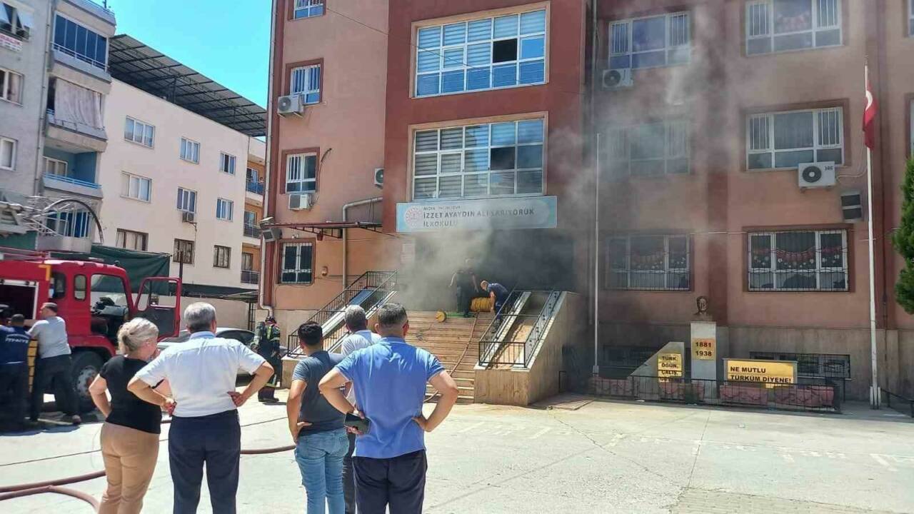 Aydın’ın İncirliova ilçesinde bulunan İzzet Ayaydın İlkokulunun zemin katında henüz