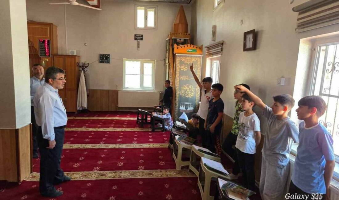 Van’ın İpekyolu İlçe Müftülüsü Fatih Tavlaşoğlu, ilçede faaliyet gösteren ‘Yaz