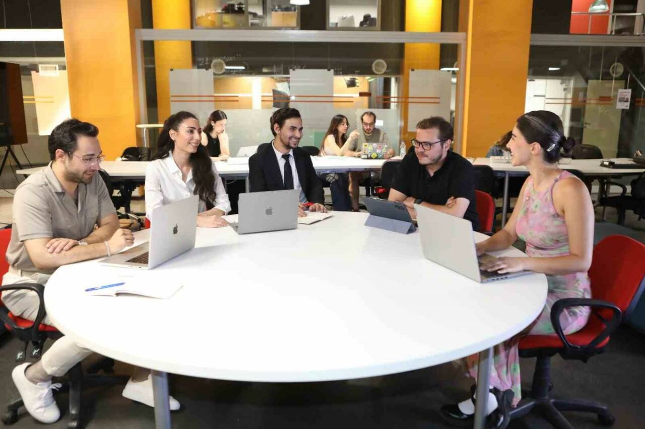 İzmir Ekonomi Üniversitesi (İEÜ), lisansüstü eğitim alarak akademik kariyerlerini güçlendirmek