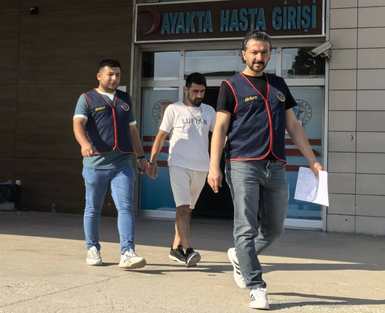 Bursa’nın İnegöl ilçesinde hakkında kesinleşmiş hapis cezası bulunan şahıs, kafede