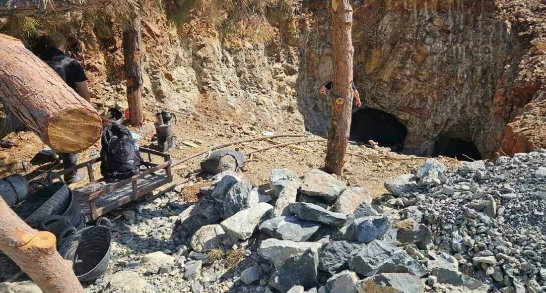 Gaziantep’te devlet arazisinde kaçak maden ocağı açarak krom madeni çıkardıkları