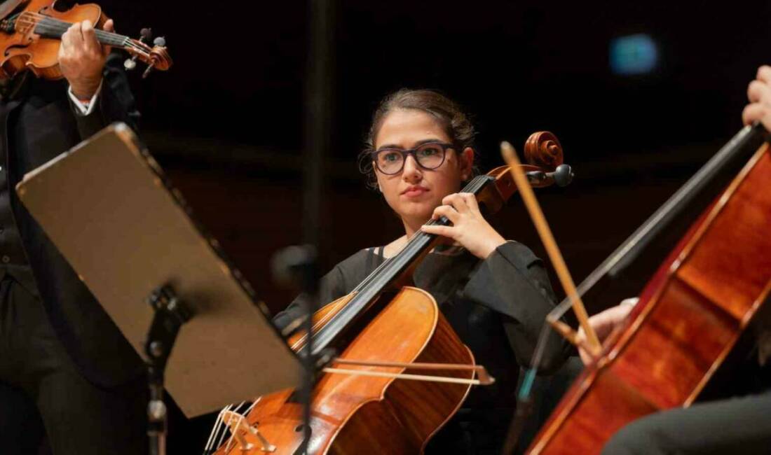 İzmirli genç çello sanatçısı ve Yaşar Üniversitesi Müzik ve Sahne