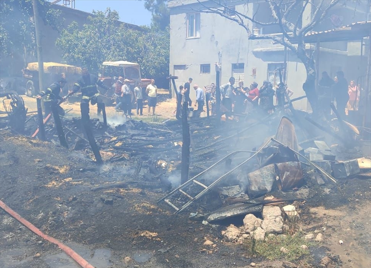 KAHRAMANMARAŞ (AA) – Kahramanmaraş’ın Onikişubat ilçesinde, ahırda çıkan yangında 30