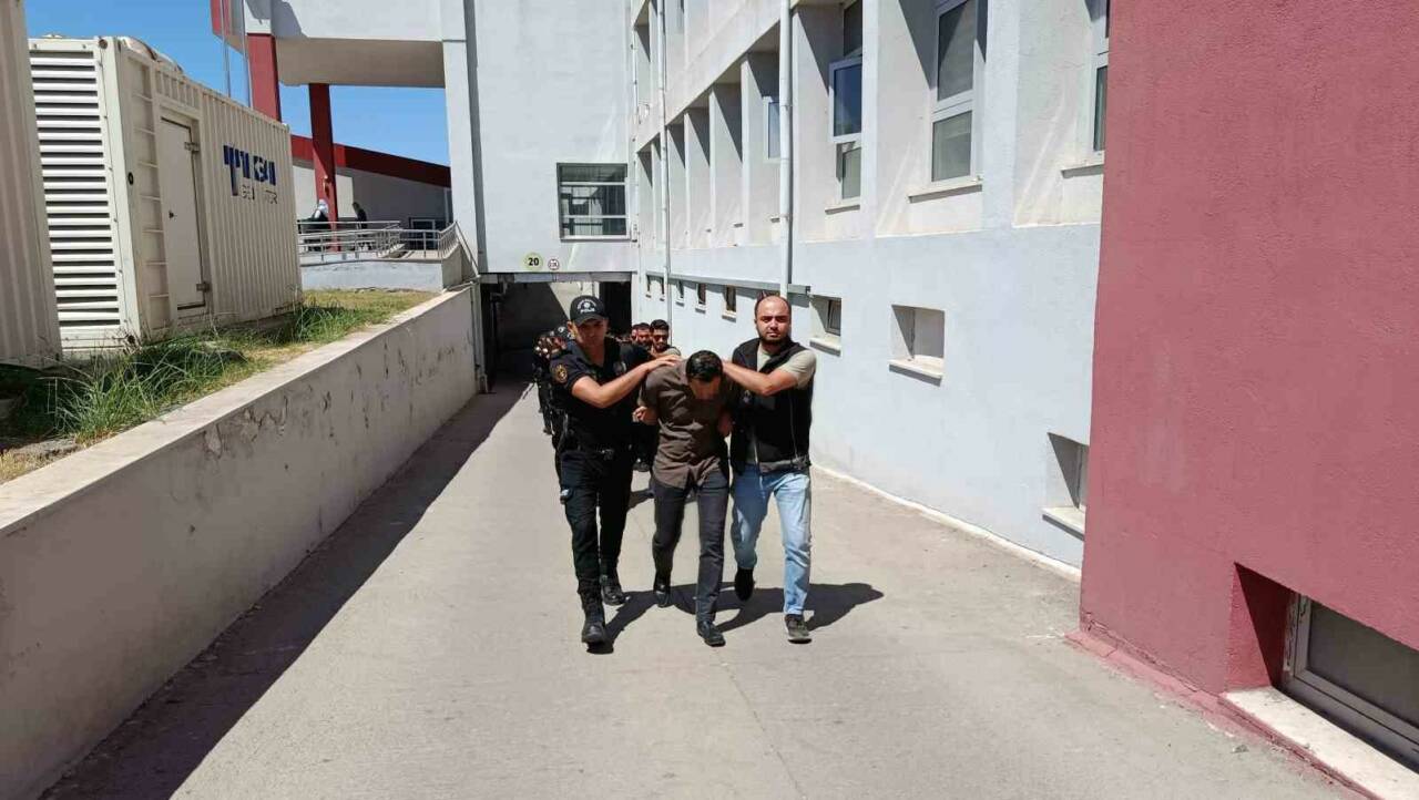 Adana’da geçen yıl kahve kutularının içerisinden ele geçirilen 825 kilo