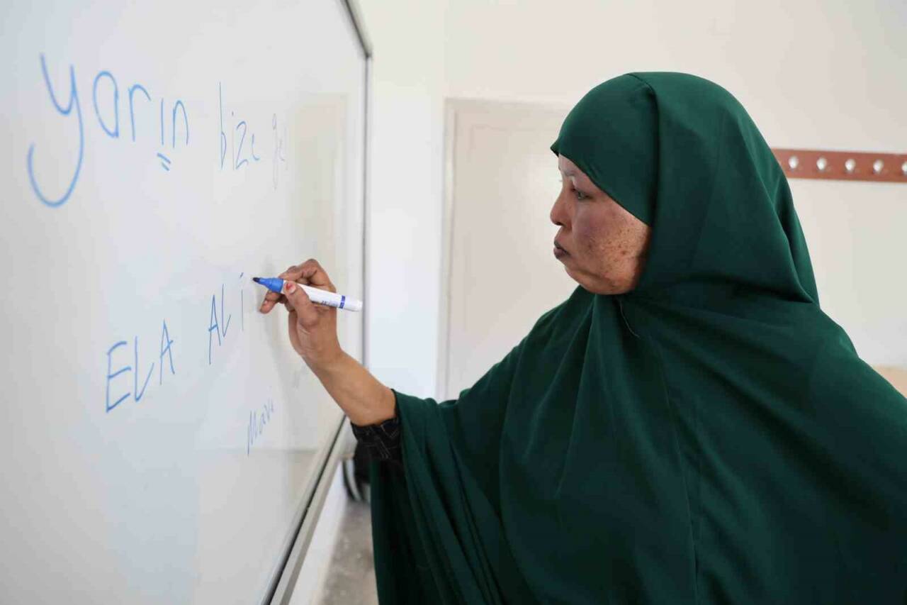 Gırtlak kanseri olan annesini tedavi ettirebilmek için 2,5 yıl önce